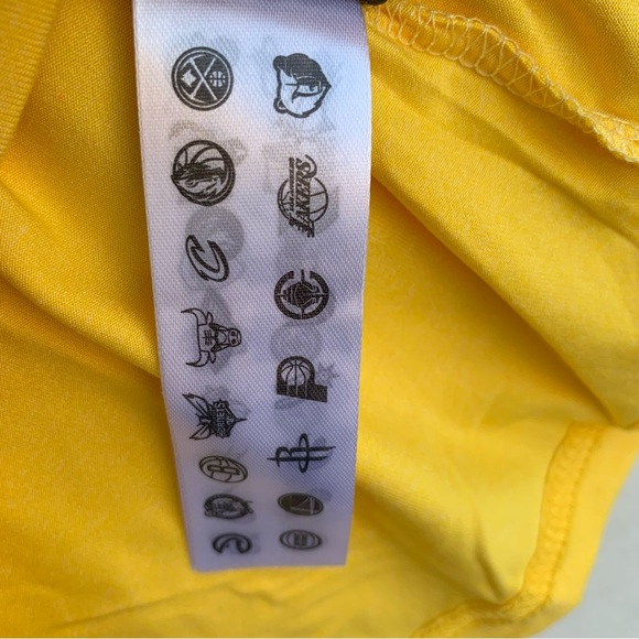 NBA Team logo T- Shirt Los Angeles Lakers Basketball Mens Size M Yellow - Picture 13 of 13